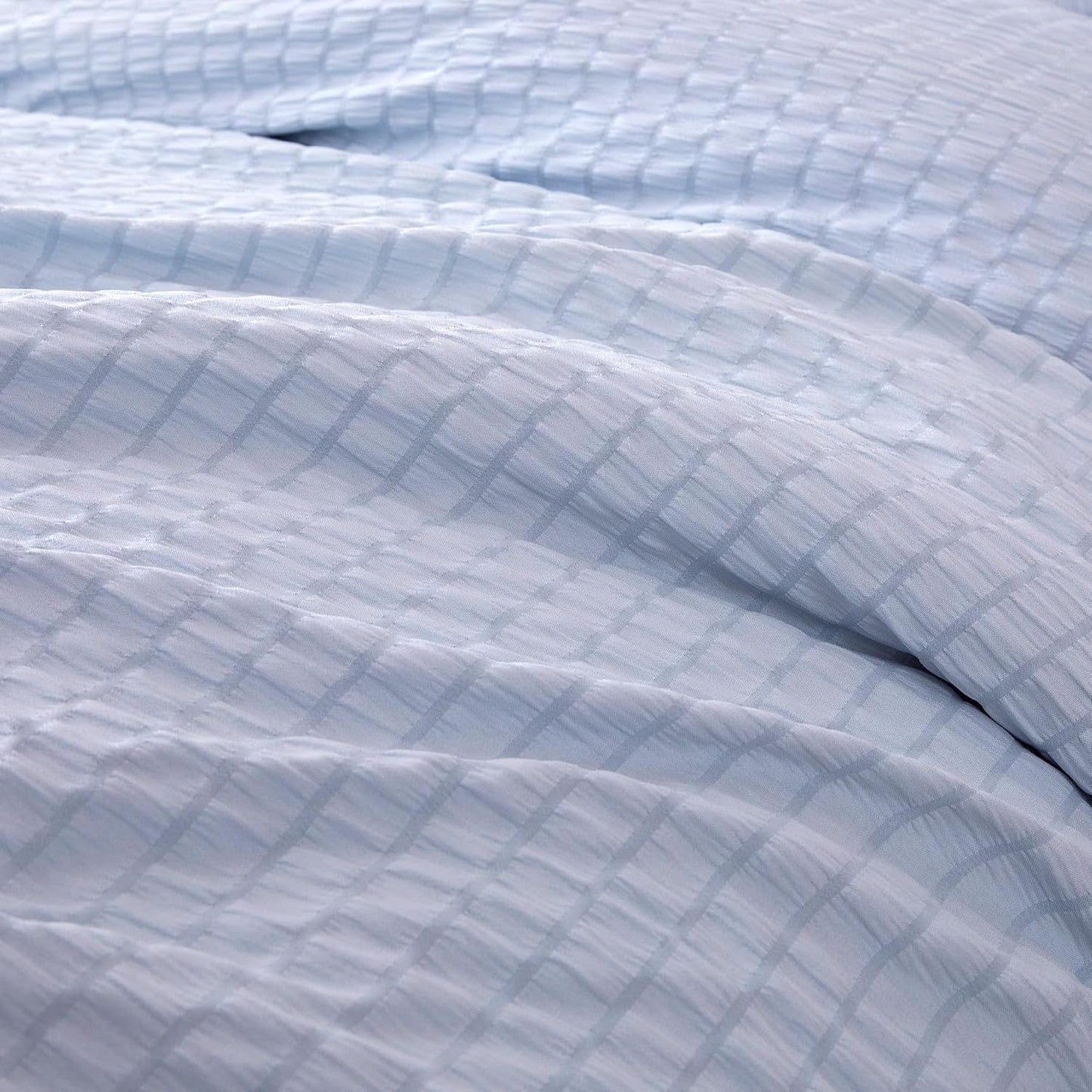 Amazon Basics Jacquard Geometric Microfiber 3-Piece Duvet Cover Set, Includes 1 Duvet Cover and 2 Pillow Shams, California King, Blue Striped