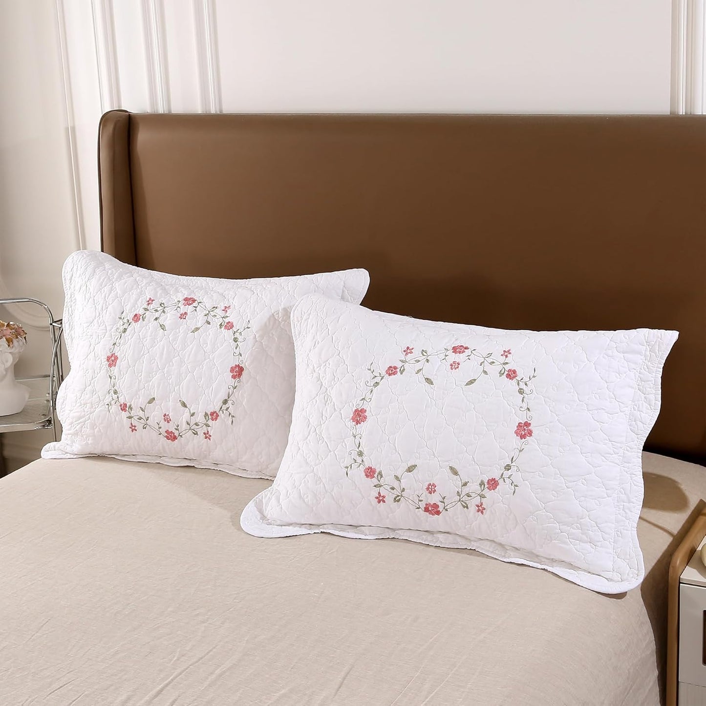 Quilt Set Circular Floral 3D Embroidery Pattern 100% Cotton Reversible Quilted Embroidered Decorative Bedspreads Coverlet Set, Lightweight &Soft Twin Size White Bedding Coverlet for All Season