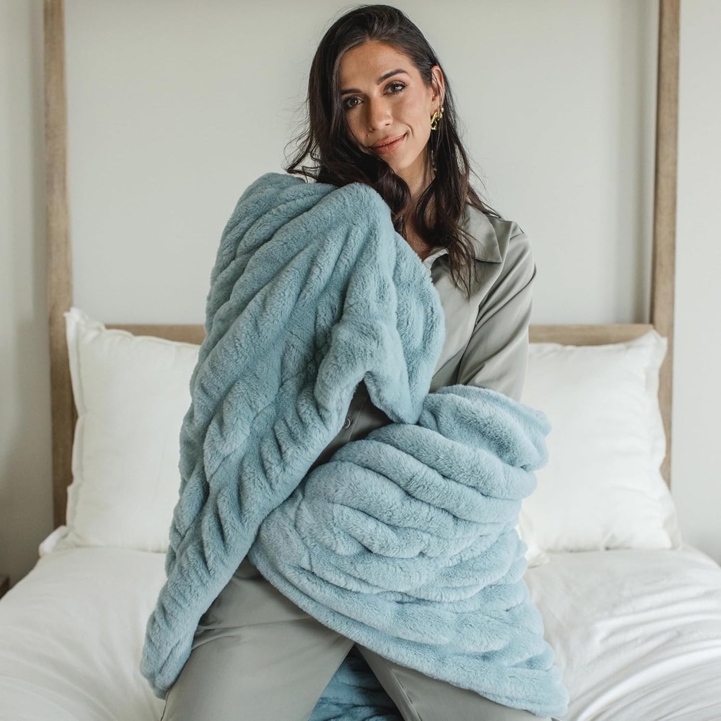 Minky Designs Glacier Glide Minky Blanket – Ultra Soft Faux Fur Throw Blanket for Couch, Bed & Home – Fluffy, Warm & Luxurious – Chic Collection (X-Large, 60x84)