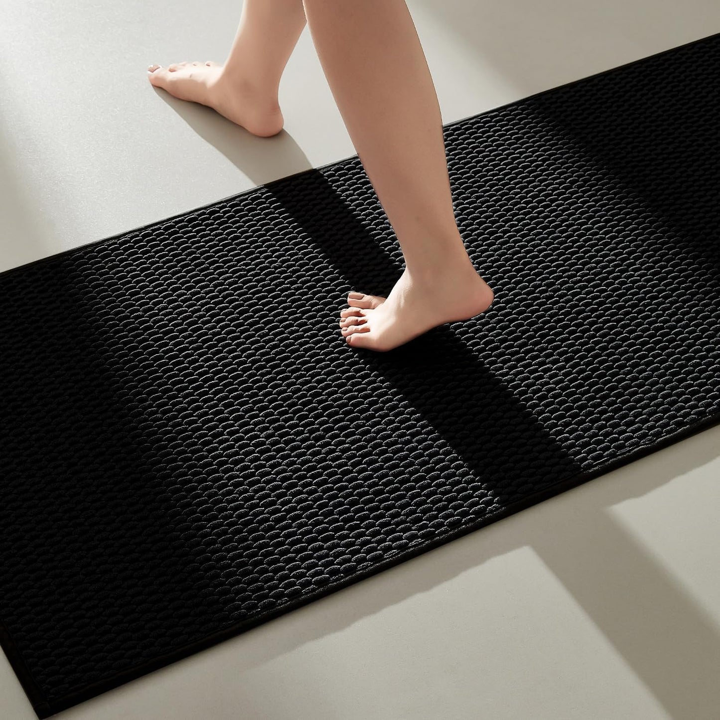 Black Bathroom Runner Rugs, Long Bath Mat Runner Washable Thin Quick Dry Low Pile Bathroom Runner Rugs Non Slip, Black 16''x60''