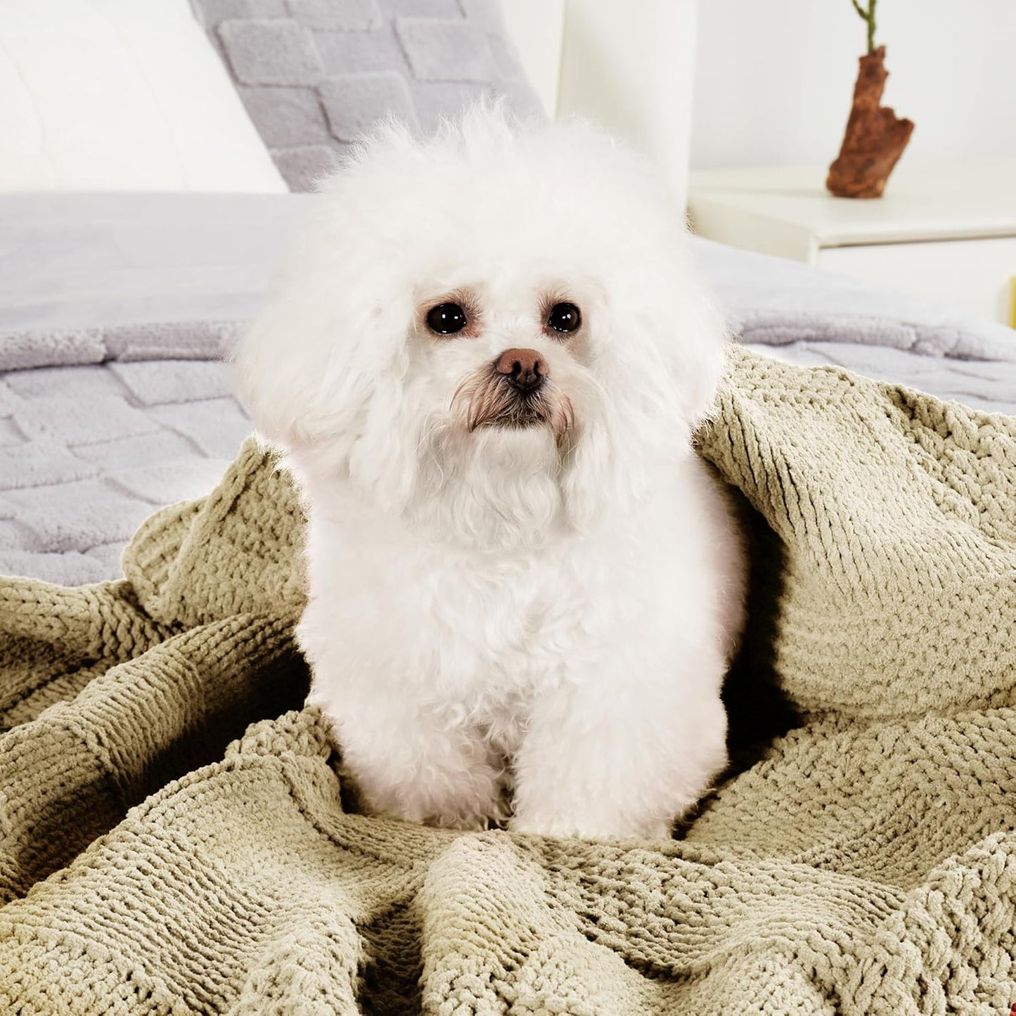 Amélie Home Checkered Chenille Knit Throw Blanket for Couch, Classic Texture Decorative Soft Blanket for Sofa, Chair & Bedroom, 50"x60", Beige