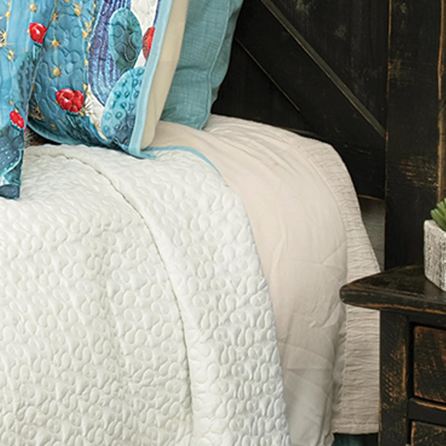 BLACK FOREST DECOR Blooming Desert Cactus Quilt Bed Set - Queen, Western Style, Bright Desert-Inspired Bedding, Machine Washable