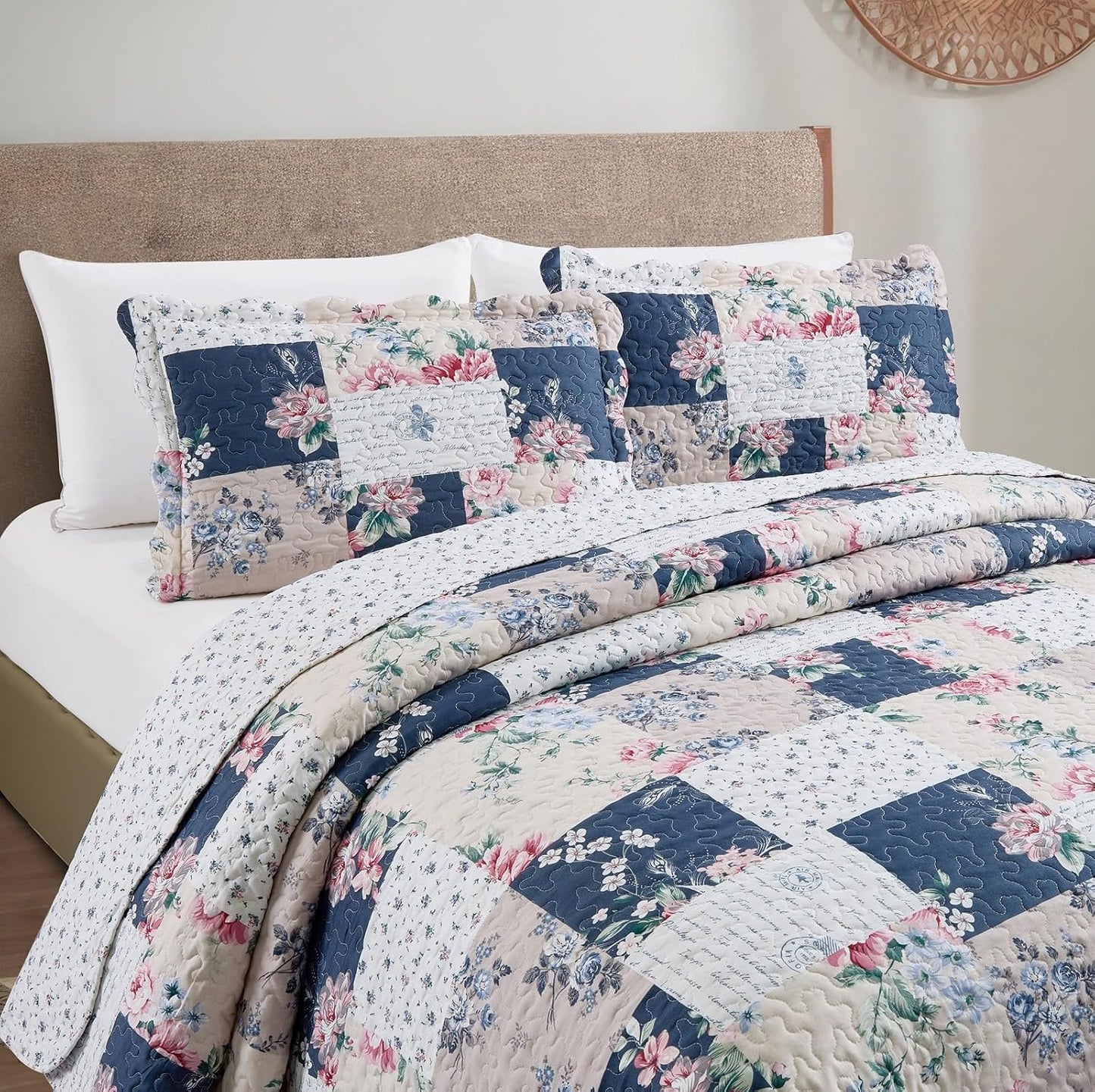 Brilliant Sunshine Roses in Beige Quilt Set, 3-Piece Bedding Sets, Lively Patchwork Design, Washable and Reversible Bedspread, Soft Lightweight Coverlet, All-Season, Full/Queen, Vintage Indigo