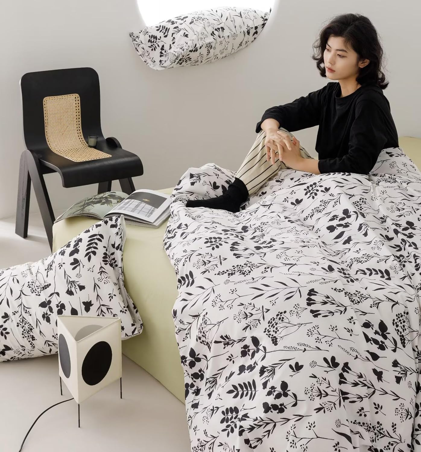 KAREVER Black Botanical Comforter Set Full White Black Floral Plant Bedding Comforter Set Girls Garden Pattern Printed on White Blanket Rustic Leaf Blossom Women White Farmhouse Comforter Full