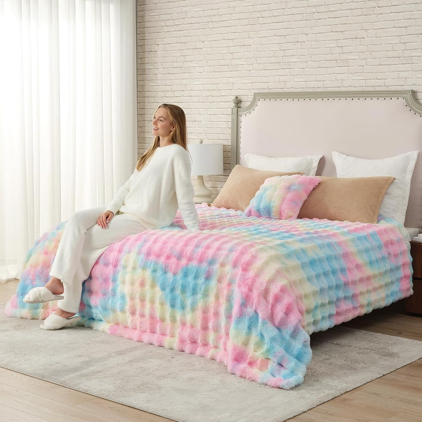Cozy Bliss Faux Fur Throw Blanket for Couch, Bubble Plush Blanket Queen Size, Fuzzy Soft & Thick Blanket for Bed Sofa Living Room, 90x90 Inches Tie-dye Rainbow