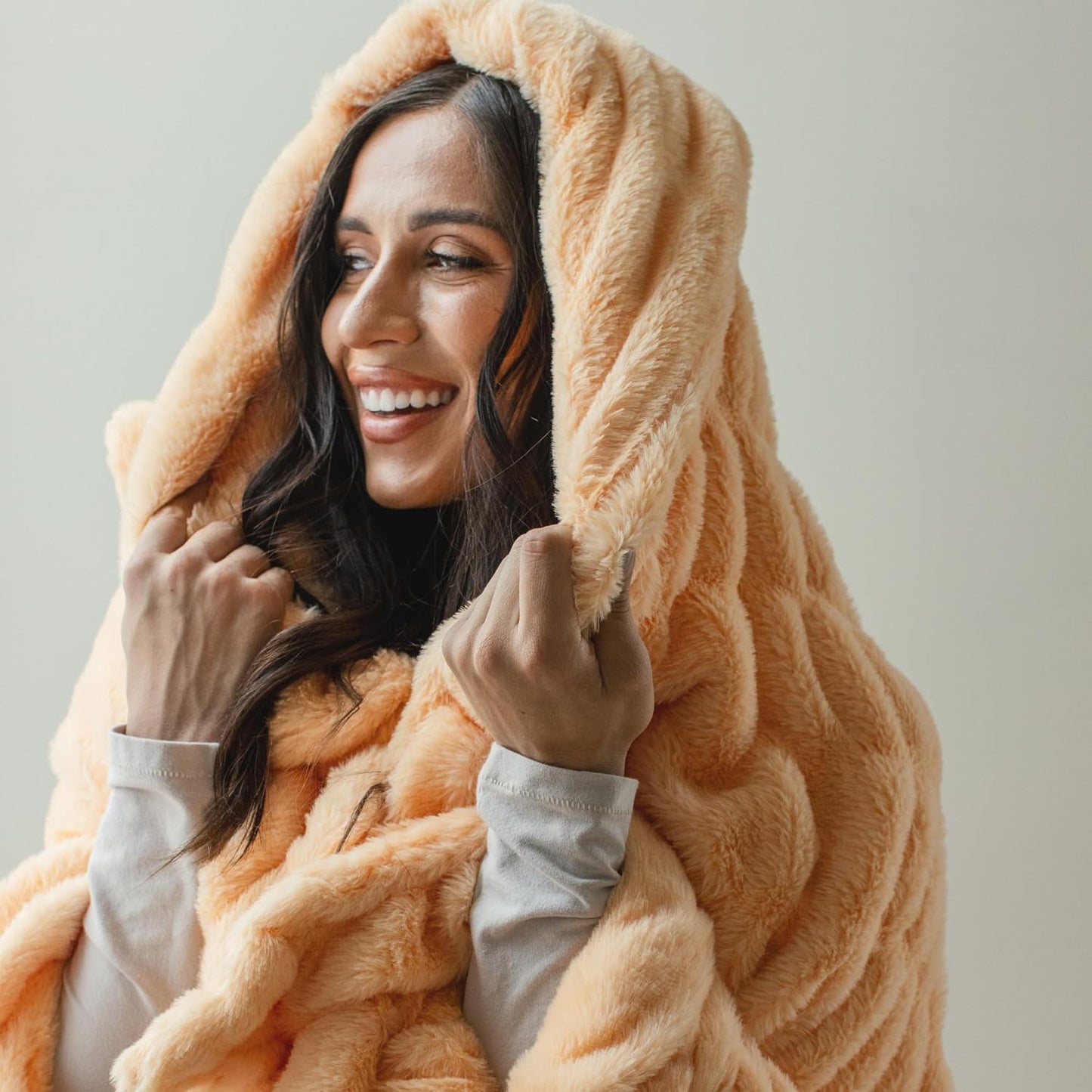 Minky Designs Passionate Peach Minky Blanket – Ultra Soft Faux Fur Throw Blanket for Couch, Bed & Home – Fluffy, Warm & Luxurious – Chic Collection (Medium, 50x60)