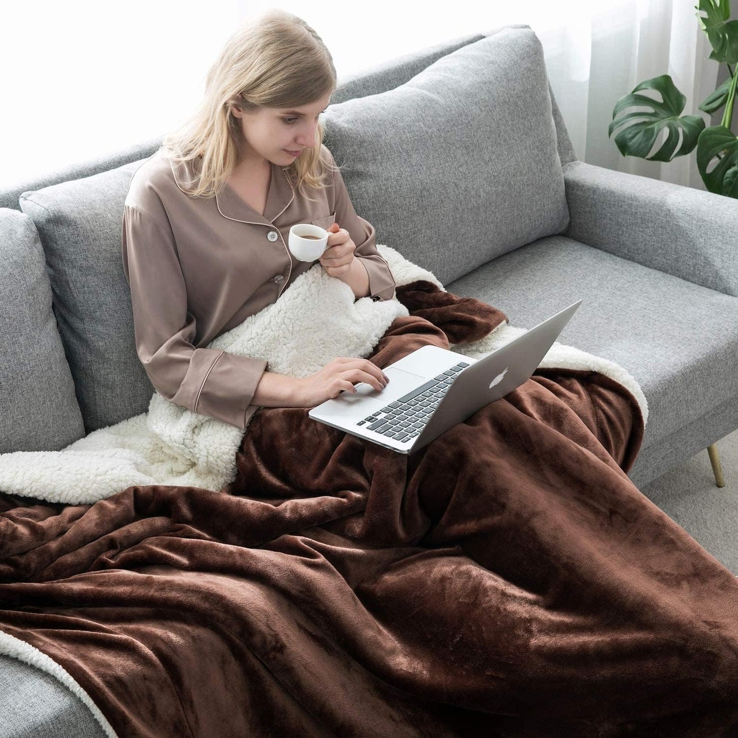 IR Imperial Rooms Sherpa Fleece Throw Blanket Twin Size for Couch - Thick and Warm Fluffy Blankets for Winter, Soft and Fuzzy Twin Blanket for Bed, Coffee, 60x80 Inches