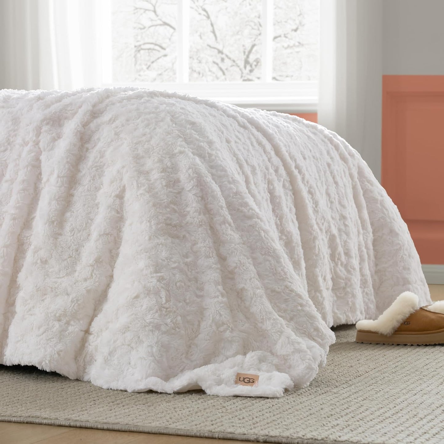 UGG Faux Fur Full/Queen Blanket for Bed, Double-Sided Soft Blanket, Warm Large Throw for Couch, Washable Full or Queen Bedding, Luxury Bedroom Decor, 90" x 90", Natural White (Adalee)