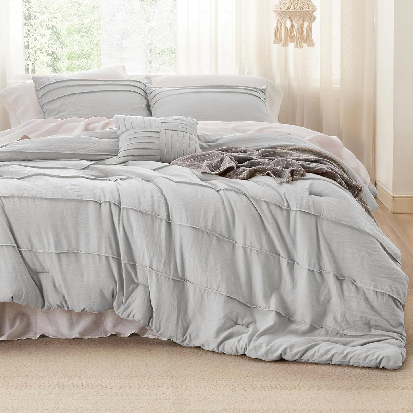 Bedsure Queen Comforter Set - 4 Pieces Pinch Pleat Bed Set, Light Grey Boho Bedding for All Season, 1 Soft Comforter, 2 Pillowcases, 1 Decorative Pillow