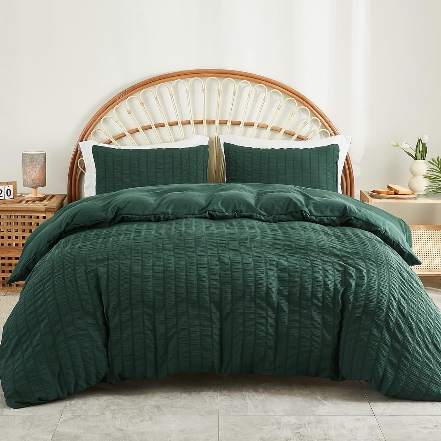 AveLom Dark Green Seersucker Duvet Cover Set King Size (104 x 90 inches), 3 Pieces (1 Duvet Cover + 2 Pillow Cases), Ultra Soft Washed Microfiber, Textured Duvet Cover with Zipper Closure, Corner Ties