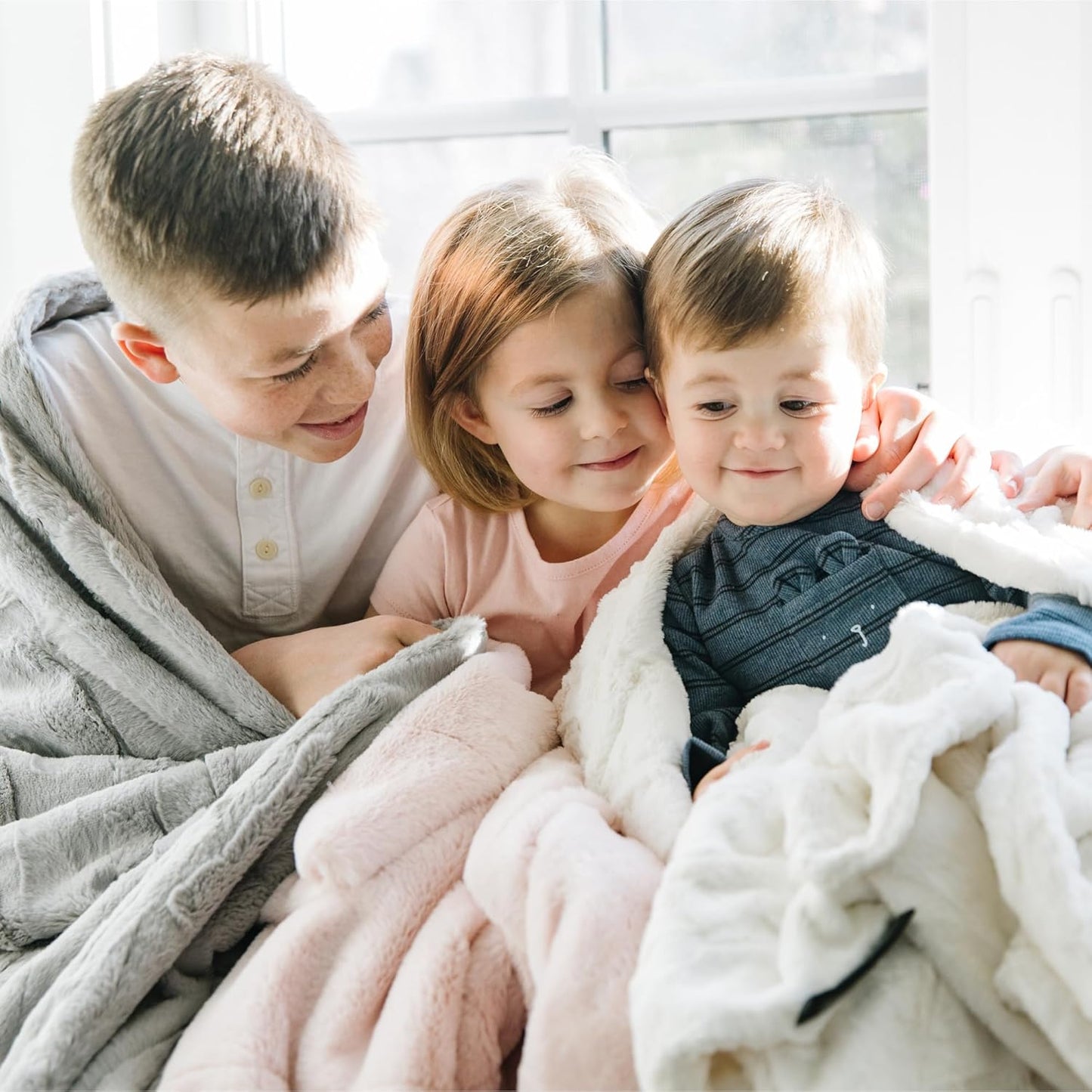 Minky Designs Blossom Pink Minky Blanket – Ultra Soft Faux Fur Throw Blanket for Couch, Bed & Home – Fluffy, Warm & Luxurious – Posh Collection (X-Large, 60x84)