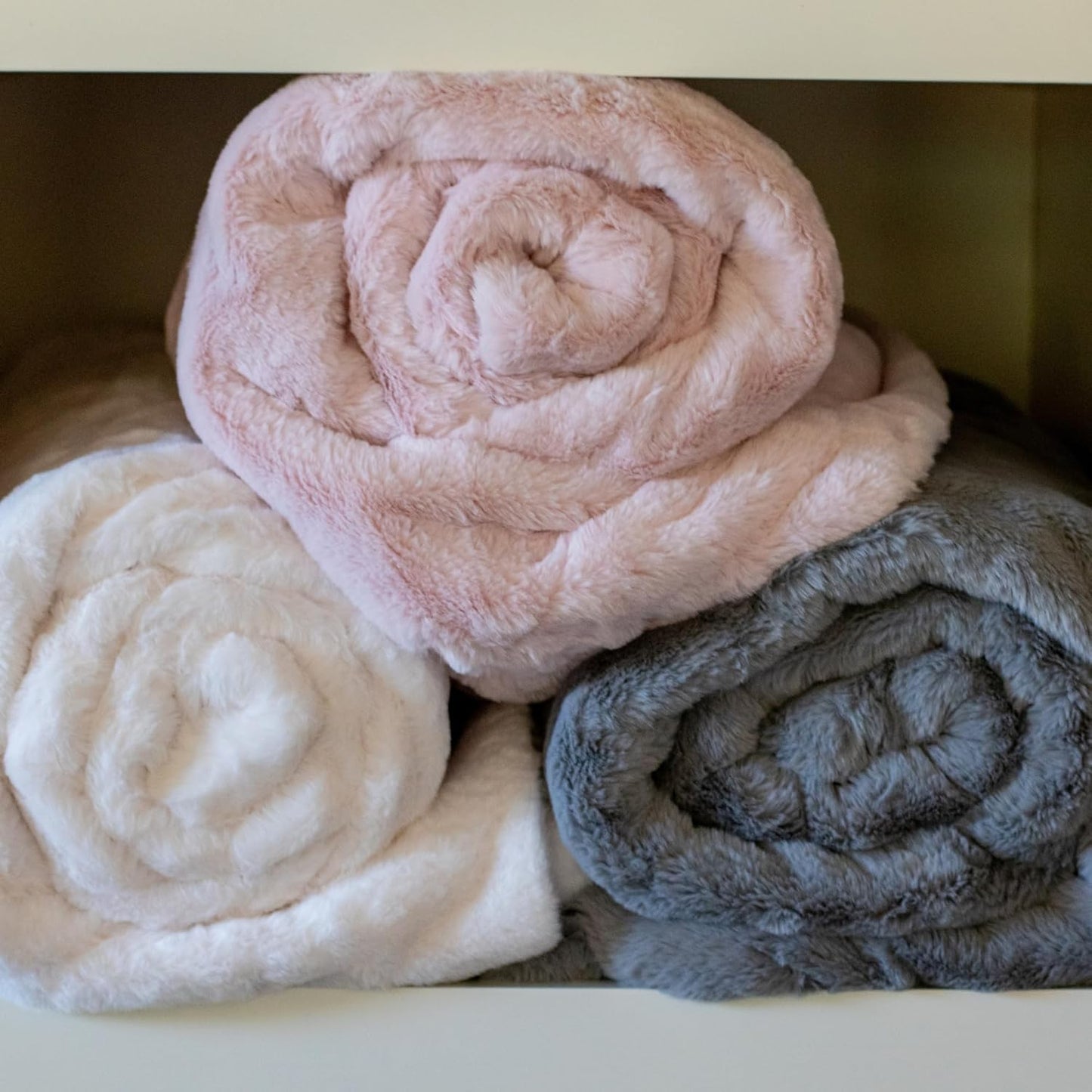 Minky Designs Blossom Pink Minky Blanket – Ultra Soft Faux Fur Throw Blanket for Couch, Bed & Home – Fluffy, Warm & Luxurious – Posh Collection (Medium, 50x60)