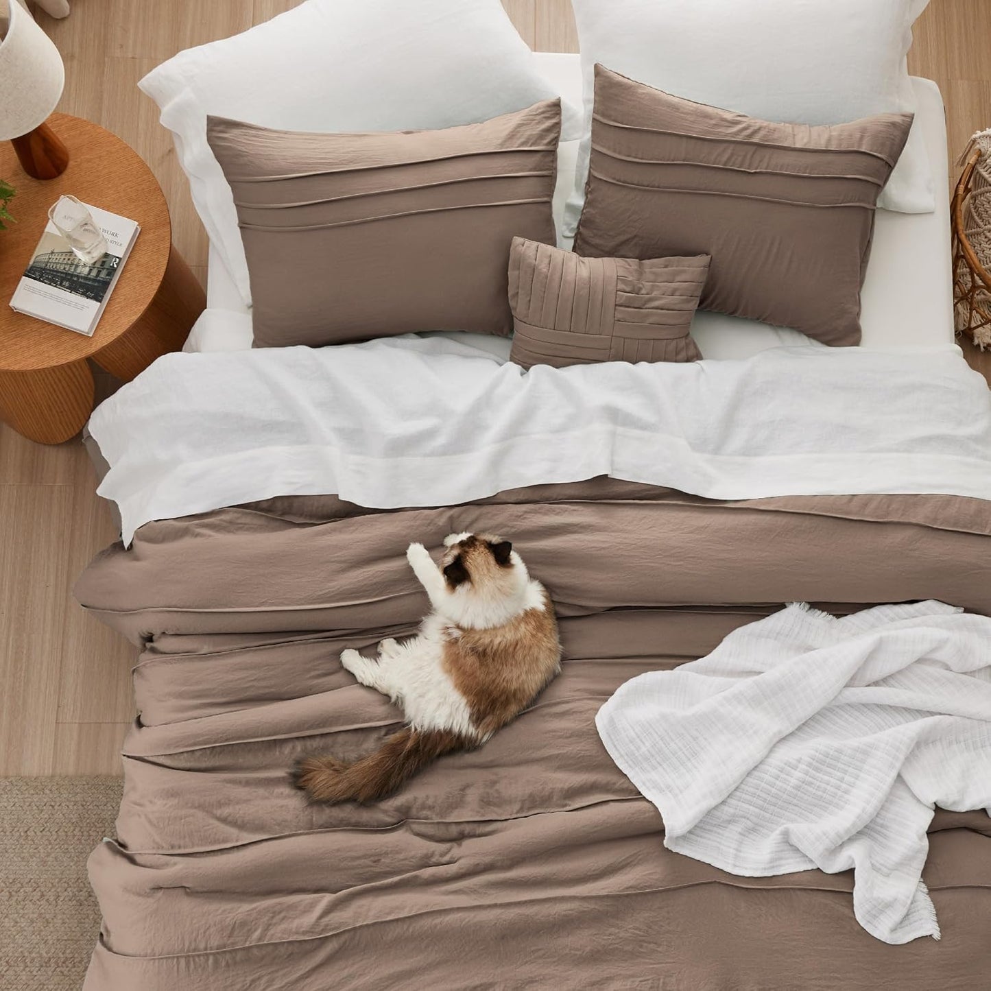 Bedsure Queen Comforter Set - 4 Pieces Pinch Pleat Bed Set, Brown Boho Bedding for All Season, 1 Soft Comforter, 2 Pillowcases, 1 Decorative Pillow