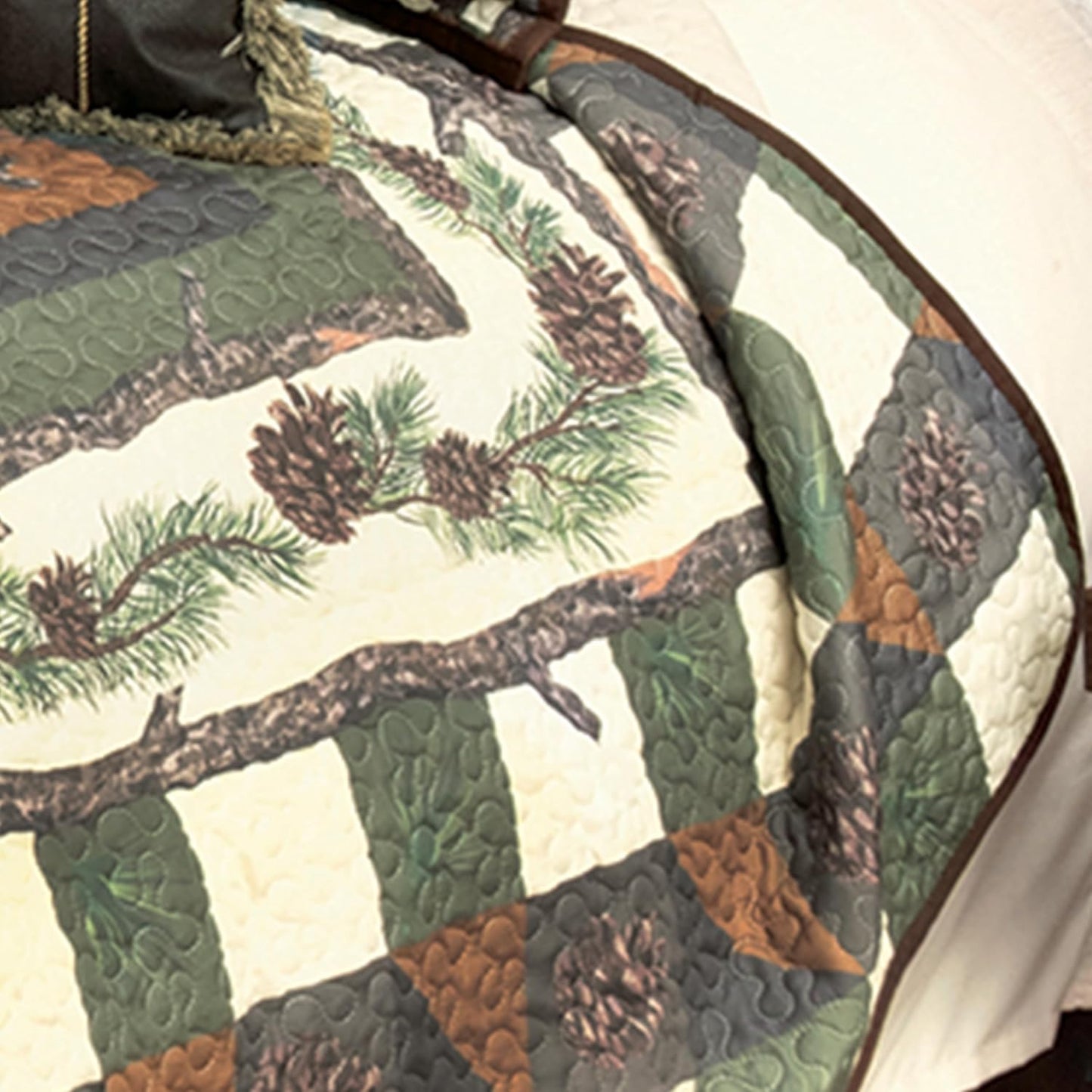 BLACK FOREST DECOR Woodland Pinecones Quilt Bed Set - King, Rustic Lodge Pinecone Quilt Bedding - 110" x 96"