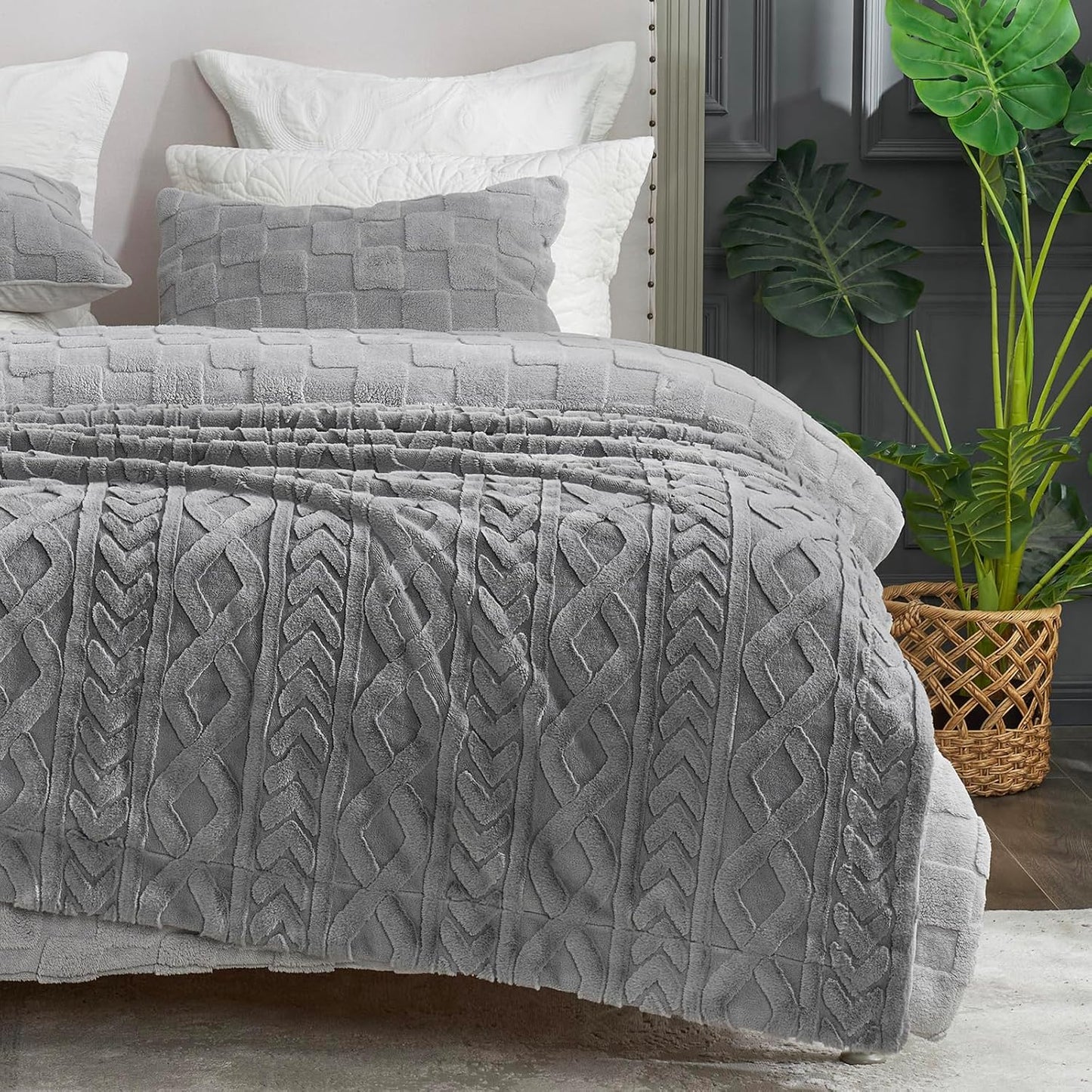 Cozy Bliss Faux Fur Throw Blanket for Couch, Jacquard Fuzzy Plush Soft Thick Winter Throw Blanket for Sofa Bed Living Room Bedroom，50"x60" Grey