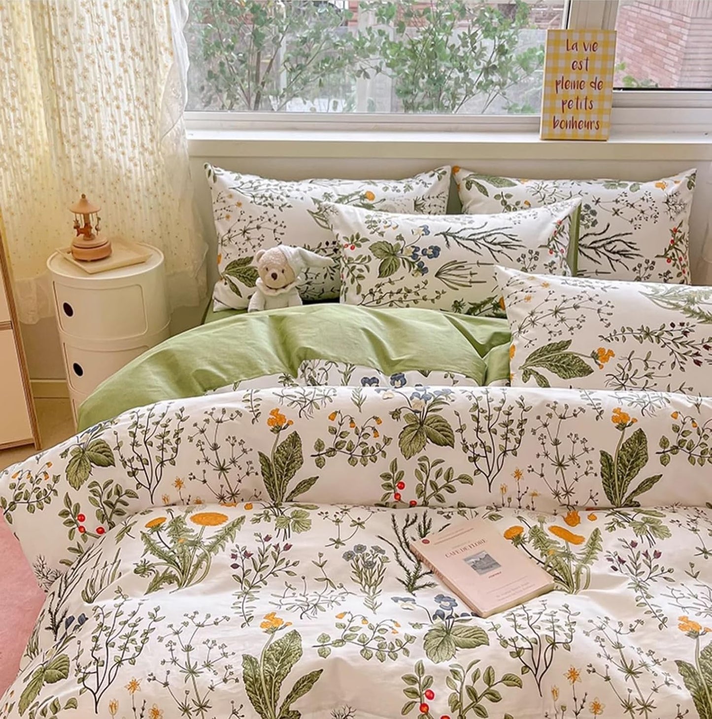 KAREVER Botanical Comforter Set Cal King White and Sage Green Floral Plant Bedding Set Women Reversible Blanket 3 PCs Girls Breathable White Floral Bed Comforter Set