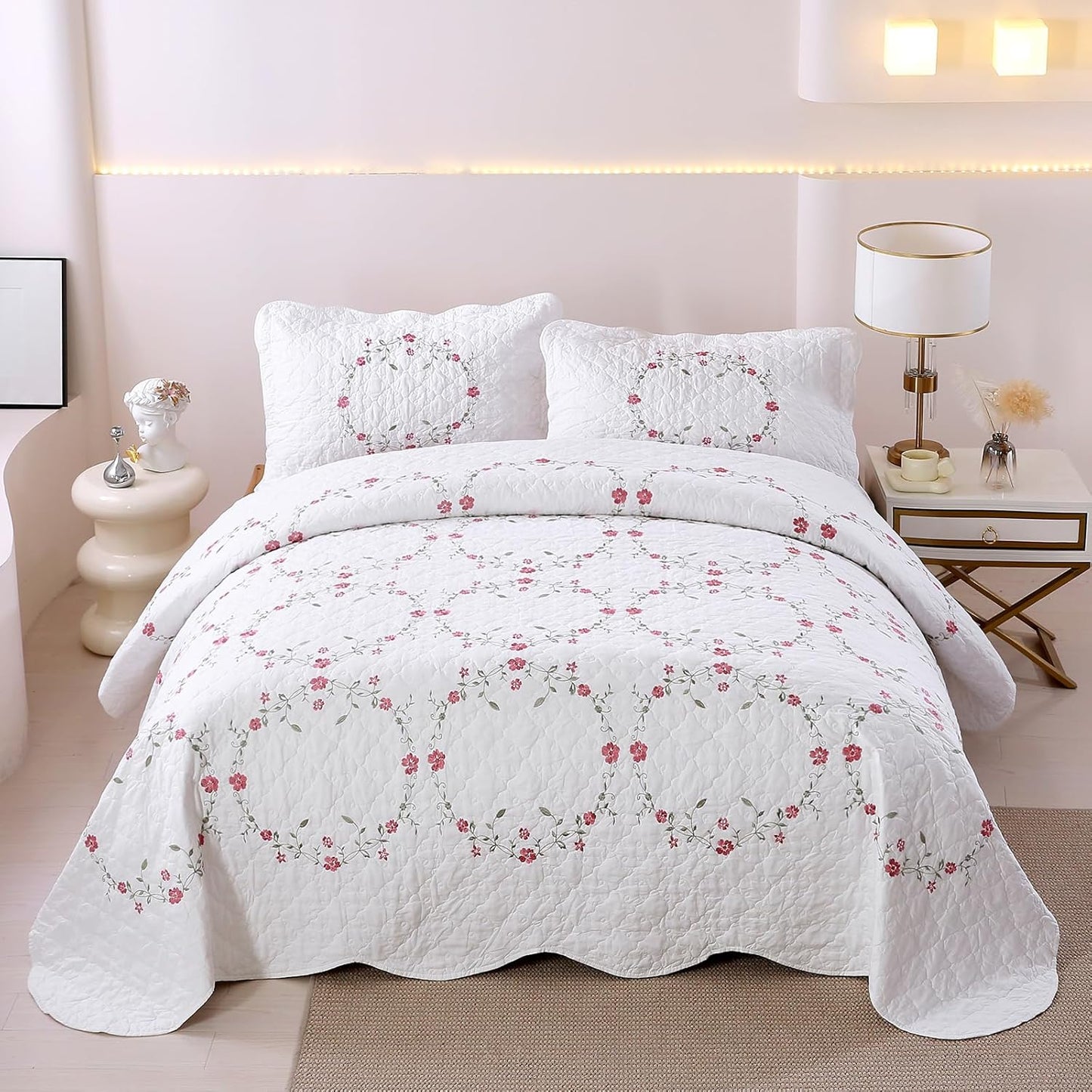 vctops 3-Piece Elegant Floral Embroidered Bedspread Coverlet Set 100% Cotton Reversible Patchwork 1 Quilt and 2 Pillow Shams Full/Queen, White