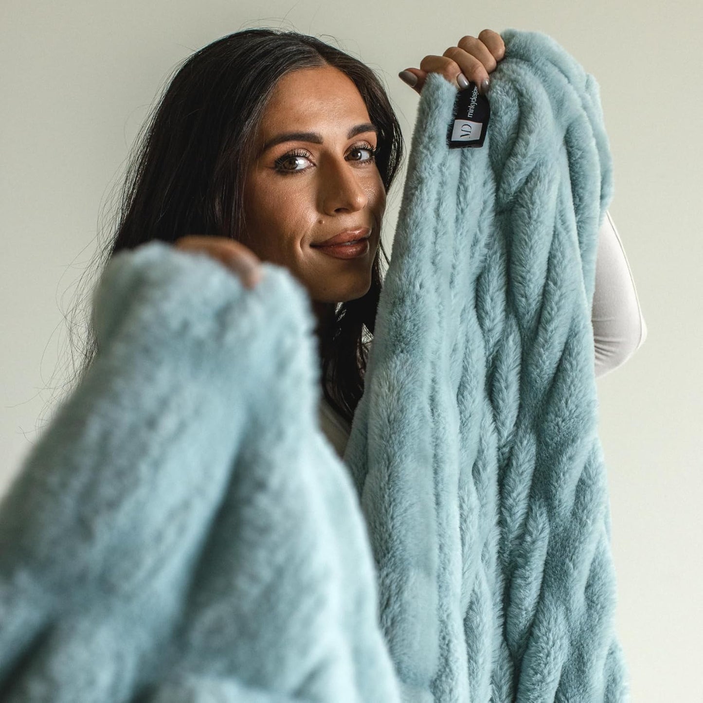 Minky Designs Glacier Glide Minky Blanket – Ultra Soft Faux Fur Throw Blanket for Couch, Bed & Home – Fluffy, Warm & Luxurious – Chic Collection (X-Large, 60x84)