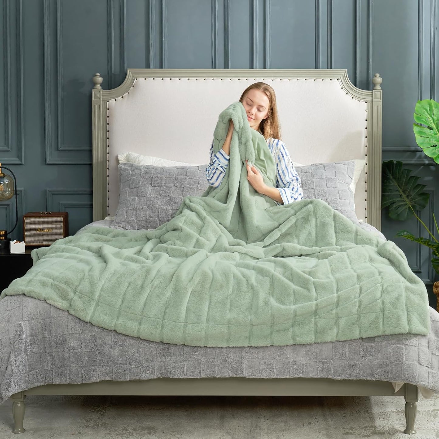 Cozy Bliss Faux Fur Throw Blanket for Couch, Cozy Warm Plush Striped Blanket for Sofa Bedroom Living Room, 90 * 90 Inches Green