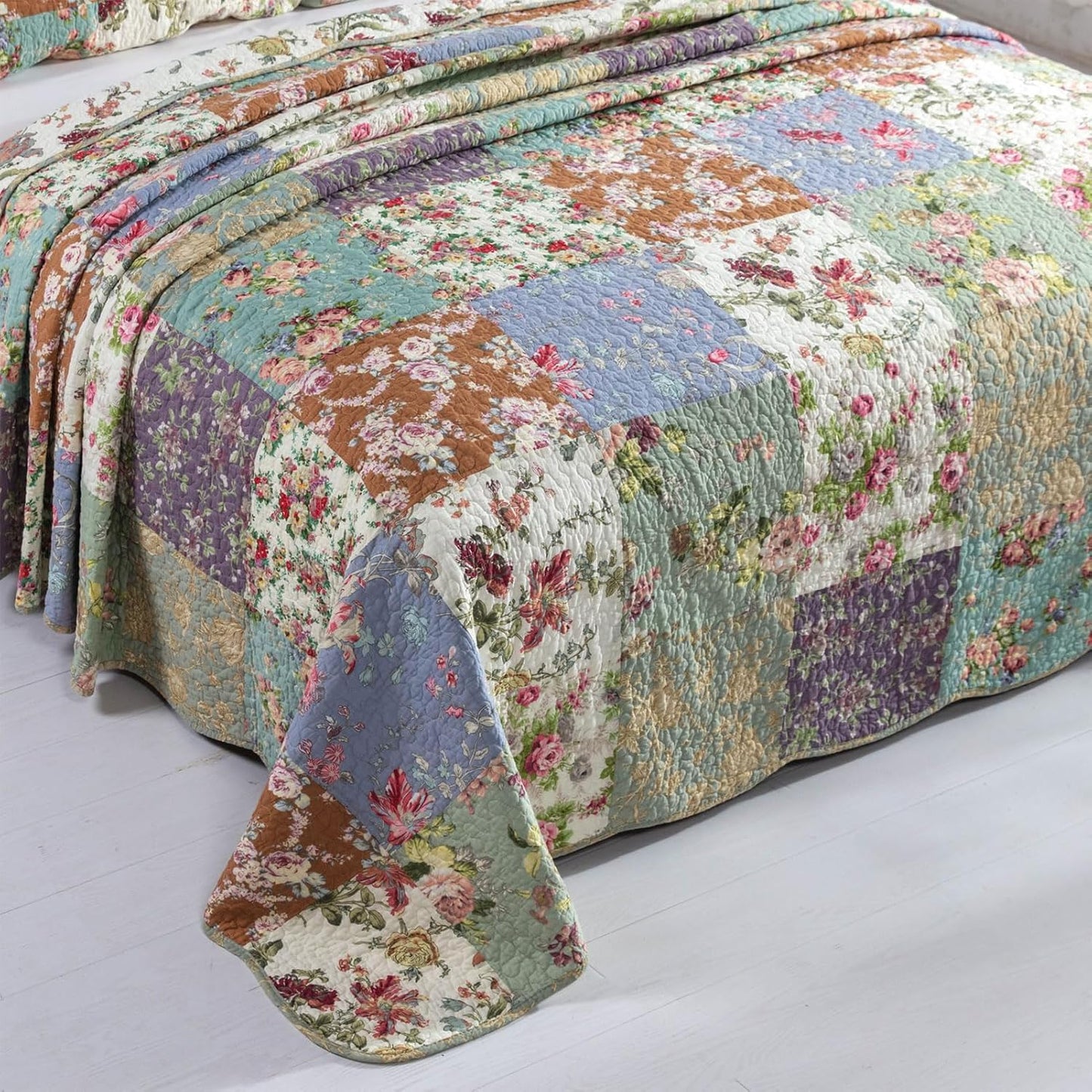 YAYIDAY Oversized King Bedspreads Patchwork Quilt Set (120x118 Inch) - 100% Cotton Reversible Breathable Floral Quilted Coverlet with Pillow Shams Fit All Season