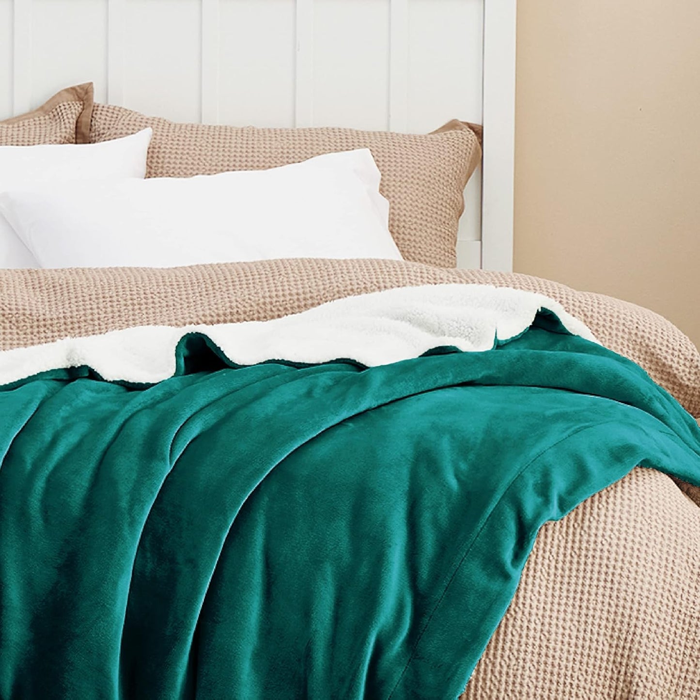 Bedsure GentleSoft Sherpa Fleece Blankets King Size for Bed - Thick and Warm Throw for Women and Men, Soft Fuzzy Plush King Christmas Blanket for Winter, Forest Green, 108x90 Inches