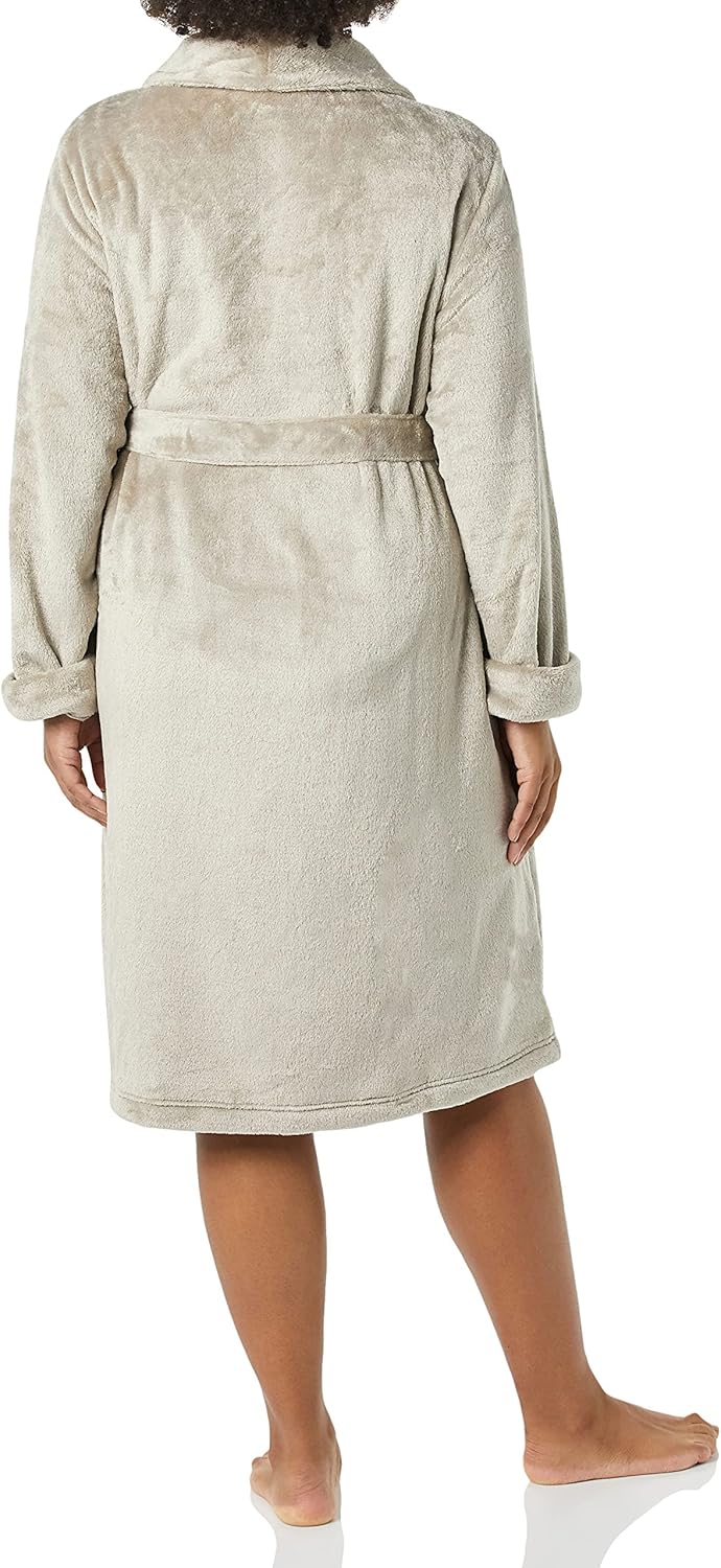 Amazon Essentials Women's Mid-Length Plush Robe (Available in Plus Size)