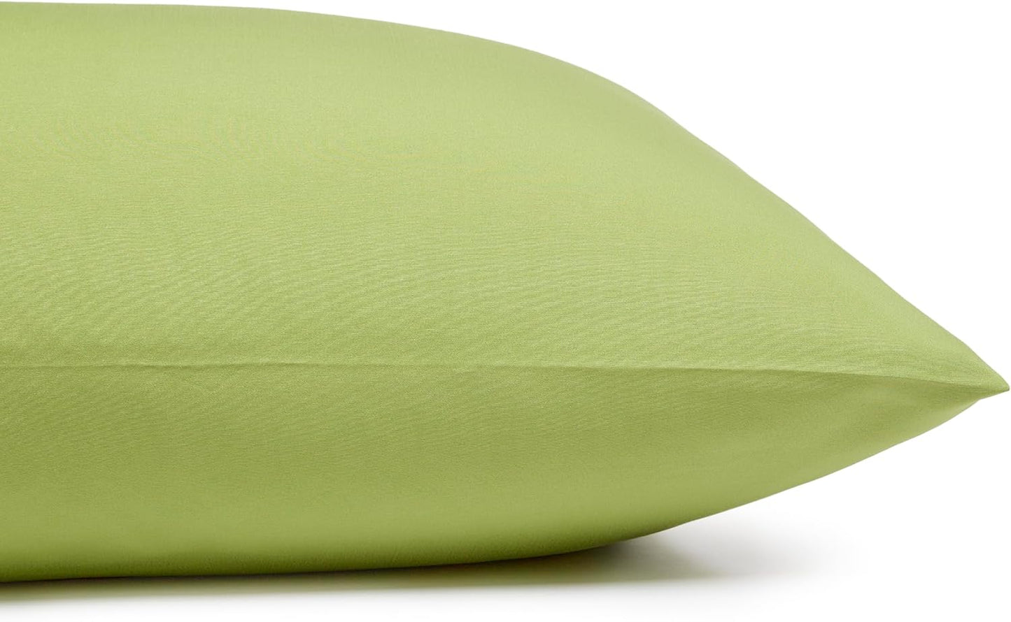 Amazon Basics Lightweight Microfiber 4-Piece Bed Sheet Set, Oliver Light, Solid, King