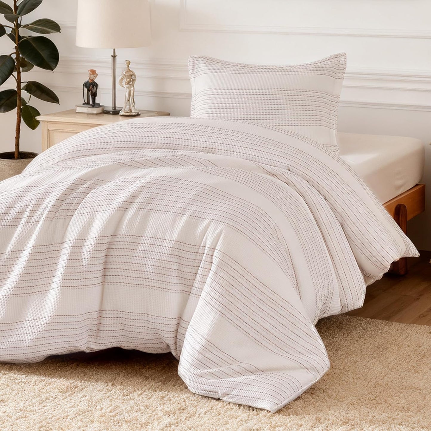 Amazon Basics Waffle Weave Microfiber 2-Piece Duvet Cover Set, Includes 1 Duvet Cover and 1 Pillow Sham, Twin, Pink Striped