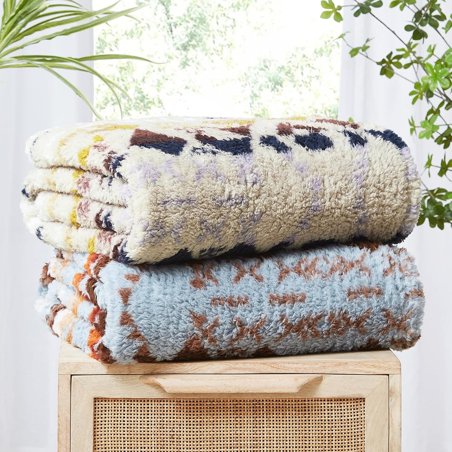 CASAAGUSTO Boho Sherpa Throw Blanket, Aztec, Ultra Soft, Warm, Cozy, Plush, Thick Fleece Bohemian Throw Blanket for Couch, Bed, Sofa (Khaki 50 * 60 Inch)