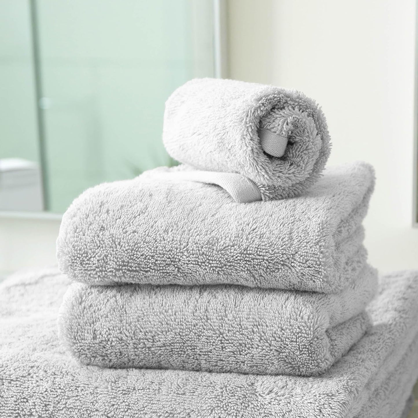 Italic Serene Ultraplush Cotton Washcloth Towel Set, 4 Soft & Absorbent Face Towels, Light Gray, 800GSM, 100% Cotton, Heavy Duty, Resort Grade Towels (Light Gray)