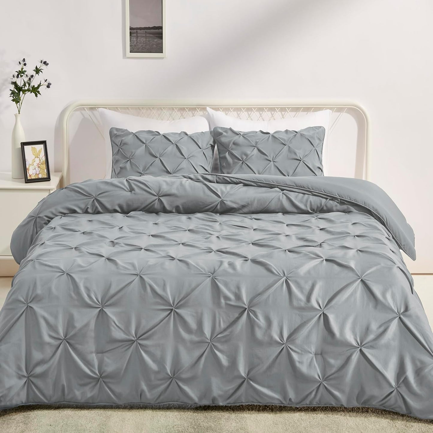 Amazon Basics Soft, Warm Queen Size Comforter Sets, All-Season Down-Alternative 3-Piece Bedding Set, Pinch Pleat Design, Full/Queen Size, Dark Grey