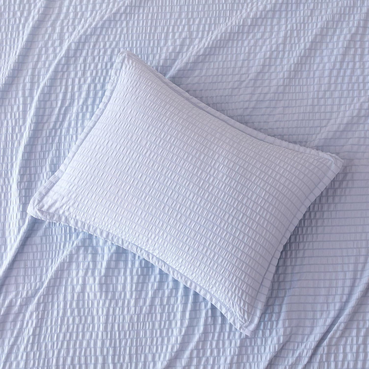 Amazon Basics Jacquard Geometric Microfiber 2-Piece Duvet Cover Set, Includes 1 Duvet Cover and 1 Pillow Sham, Twin, Blue Striped