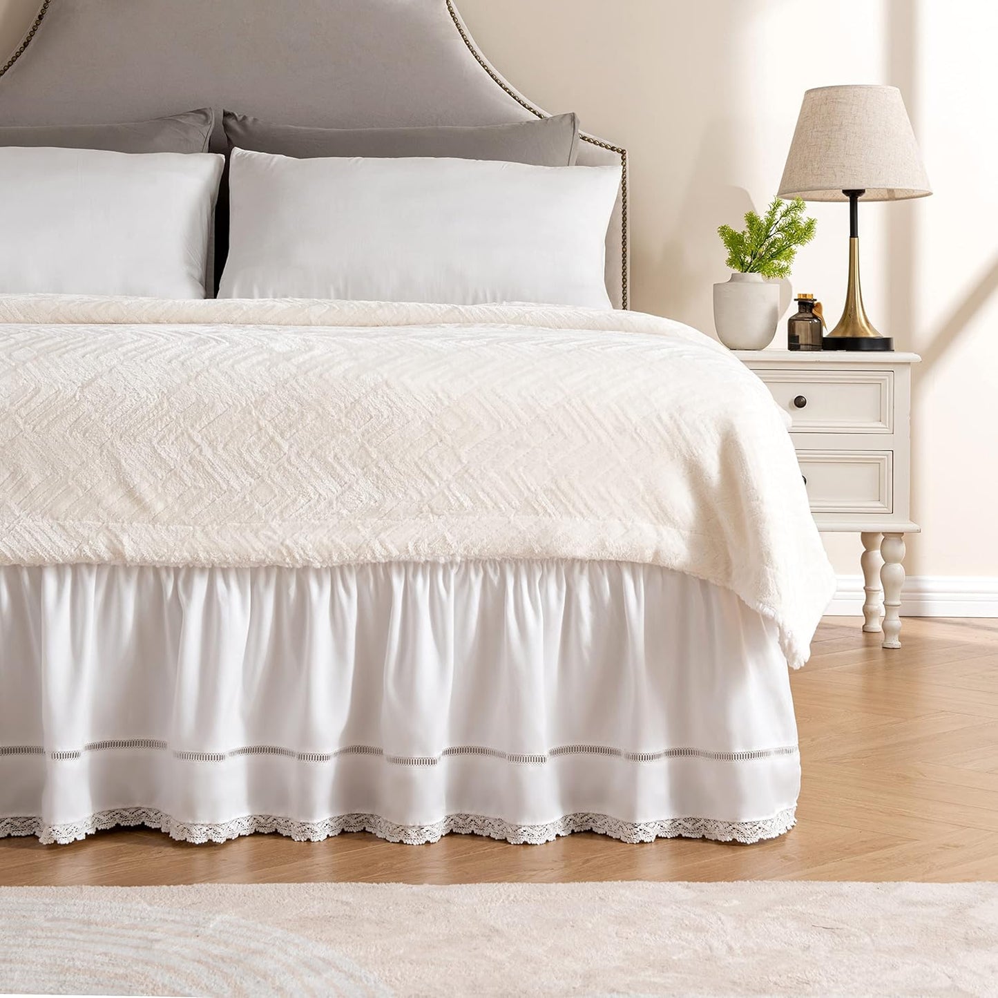 MIYE Wrap Around Ruffled Lace Bed Skirt, Elastic Dust Ruffle with Adjustable Belts, Easy to Put On, Bed Frame Cover, Machine Washable (Floral Lace/White, King/Queen-18 Drop)