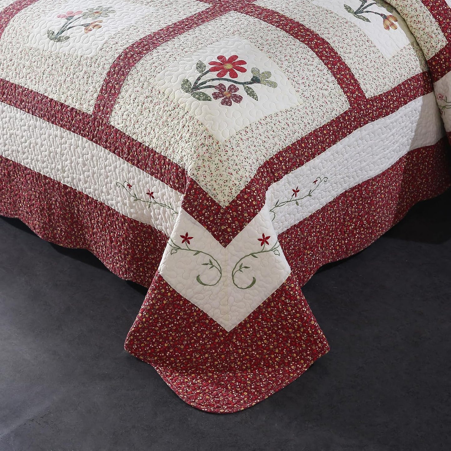 vctops Christmas Red 3 Piece Embroidered Floral Quilted Bedspread Quilt Set 100% Cotton Reversible Patchwork Coverlet Set 1 Quilt and 2 Pillow Shams (Red,Queen)