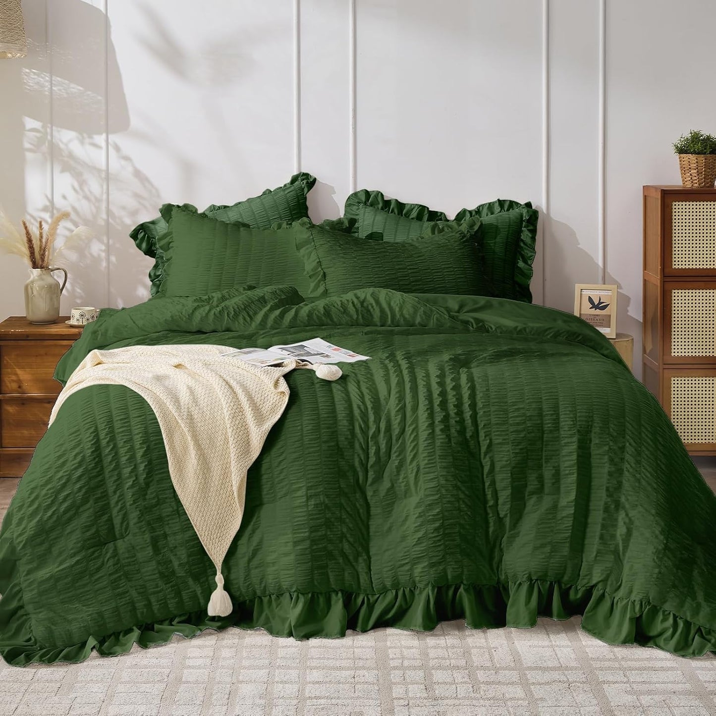JOLLYVOGUE Dark Green King Comforter Set, 3 Pieces Seersucker Comforters King Size, Lightweight & Fluffy Bedding Sets King for All Season with 1 Ruffle Comforter and 2 Ruffle Pillowshams