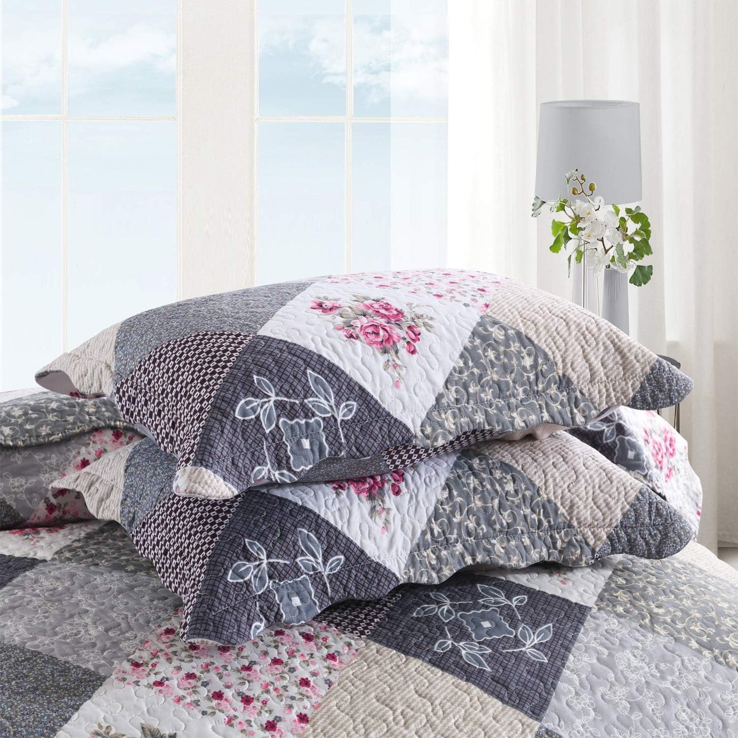 ENJOHOS Farmhouse Quilts King Size - King Quilt Set Grey Bedspread Reversible Patchwork Floral Coverlet Set, Microfiber Lightweight Country Quilts Bedding Set with 2 Pillow Shams（Grey Flower Plaid2）