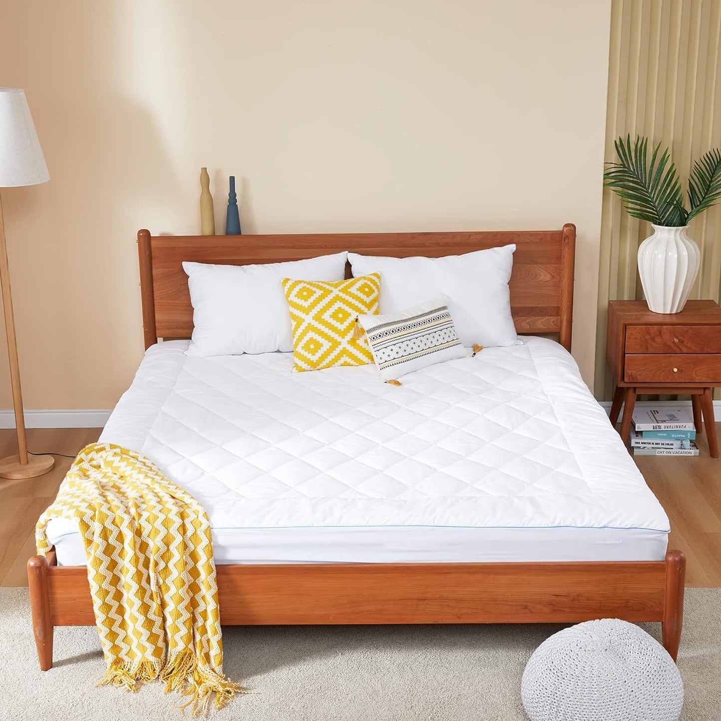 Twin XL Mattress Pad Cotton Mattress Pad Cover for College Dorm Quilted Mattress Cover 18-22" Deep Pocket Mattress Protector Twin XL Size White Down Alternative Filling Noiseless & Breathable