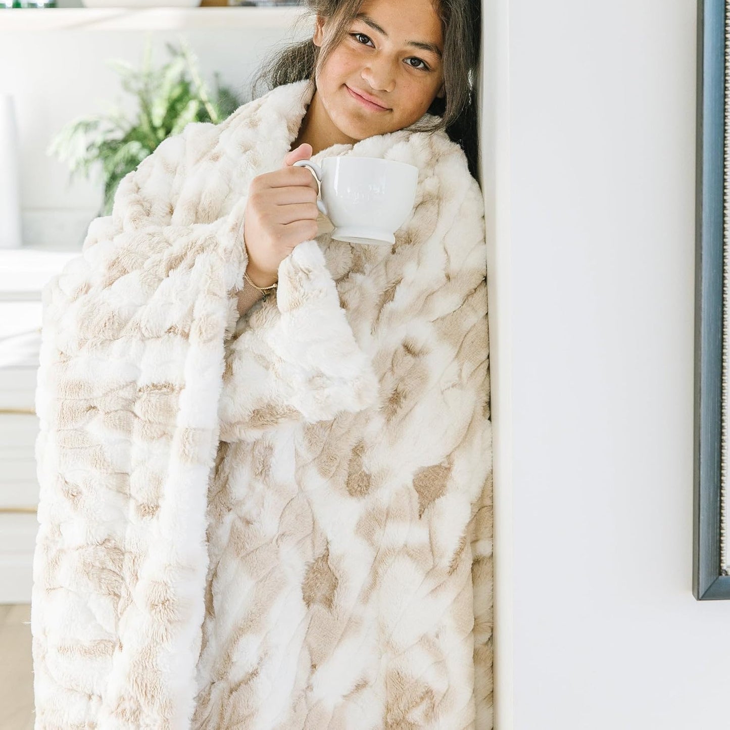 Minky Designs Crème Brulee Minky Blanket – Ultra Soft Faux Fur Throw Blanket for Couch, Bed & Home – Fluffy, Warm & Luxurious – Posh Collection (X-Large, 60x84)