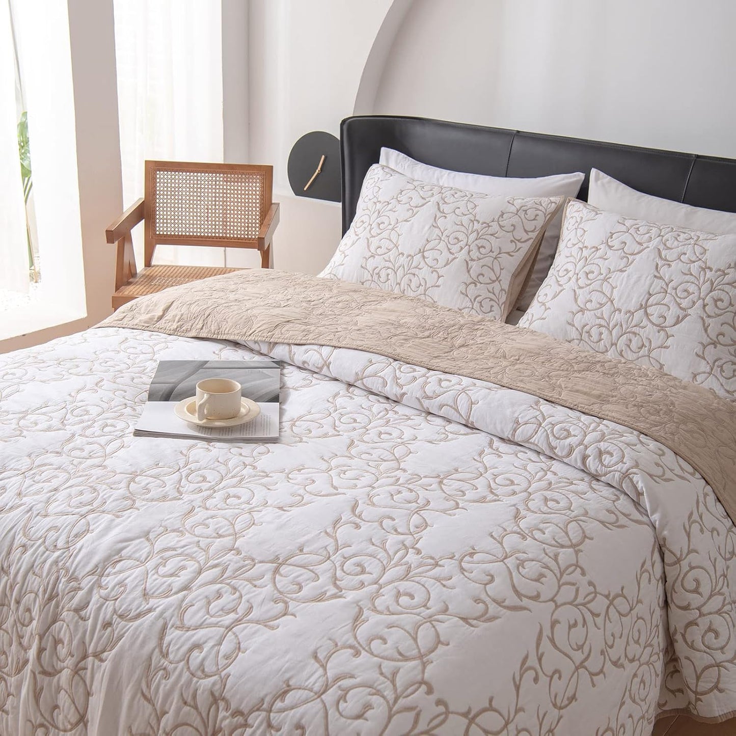 ROOMLIFE Country Quilt Bedspread & Coverlet King Size - Lightweight Vine Embroidery Pattern Reversible Bedding Set, Modern Style All Season - 3 Piece (1 Quilt, 2 Pillow Shams)