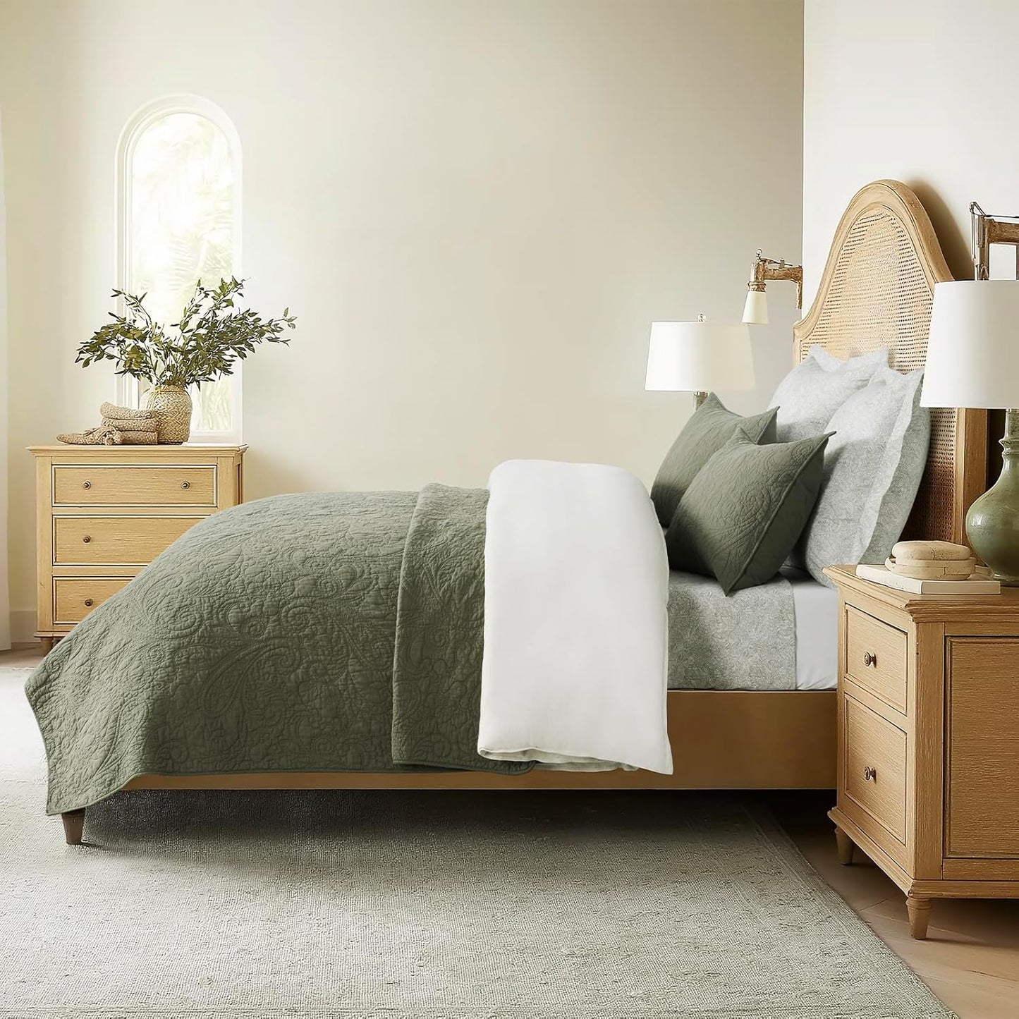 EVERGRACE 100% Cotton Paisley Quilt Set, Queen Size 3 Piece Set – Prewashed Lightweight Bedspread with 2 Shams, Soft & Breathable Coverlet for All-Season Comfort, Olive Green