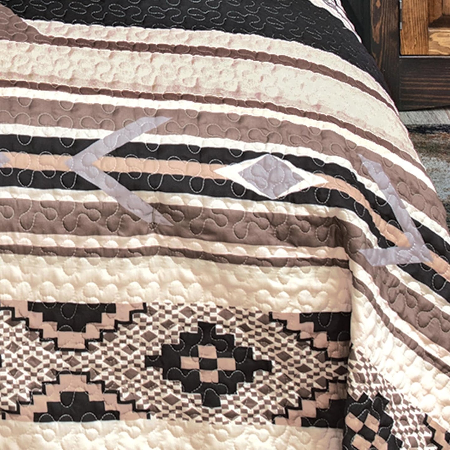 BLACK FOREST DECOR Sunset Crossing King Quilt Set - Lightweight, Southwestern Style Bedding with Bold Geometric Print, Includes Quilt and Shams, Machine Washable