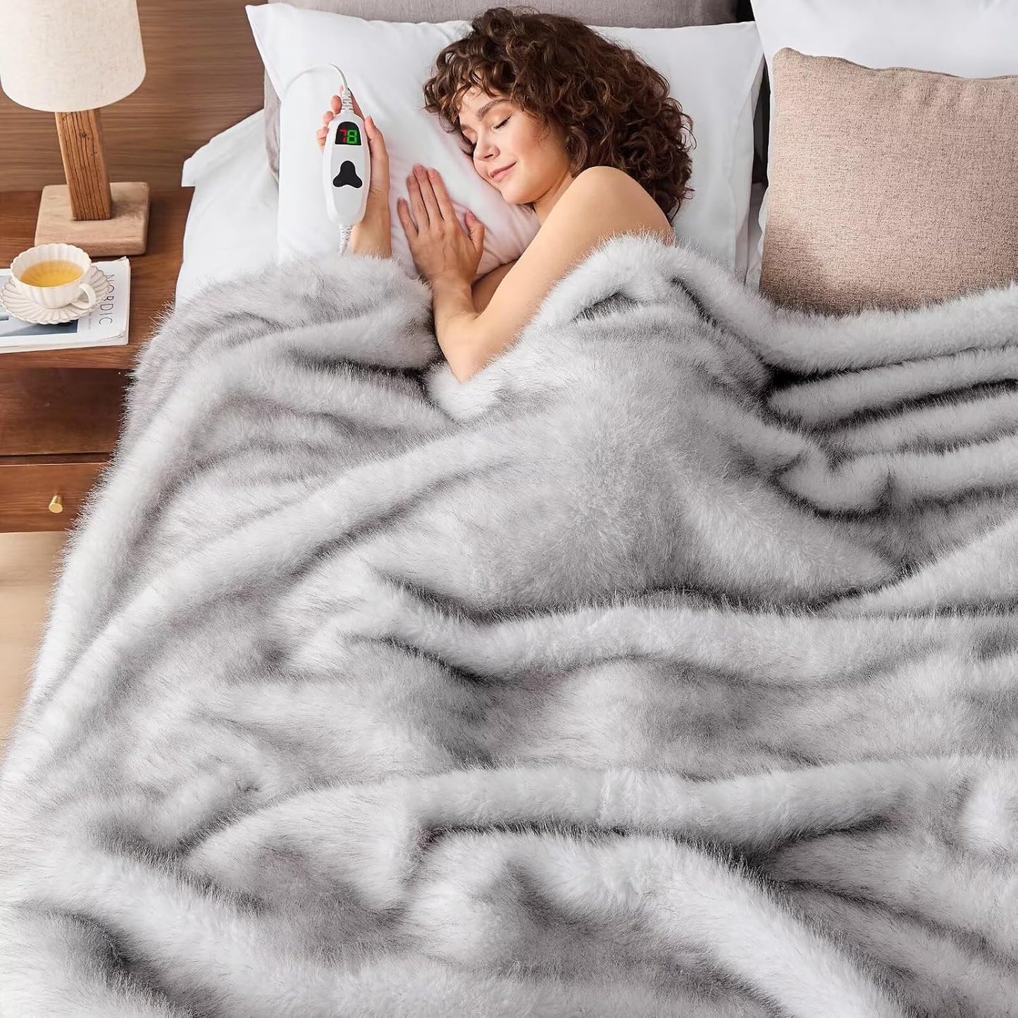 Heated Electric Blanket Twin, Octrot 60"X80" Faux Fur Heating Blanket Luxury Christmas Gifts Heavy Plush with 10 Heats Levels & 8 Hours Auto Off,Super Cozy Warm Fuzzy,Fluffy Decor Winter Warming,White