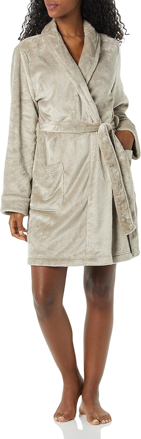 Amazon Essentials Women's Mid-Length Plush Robe (Available in Plus Size)