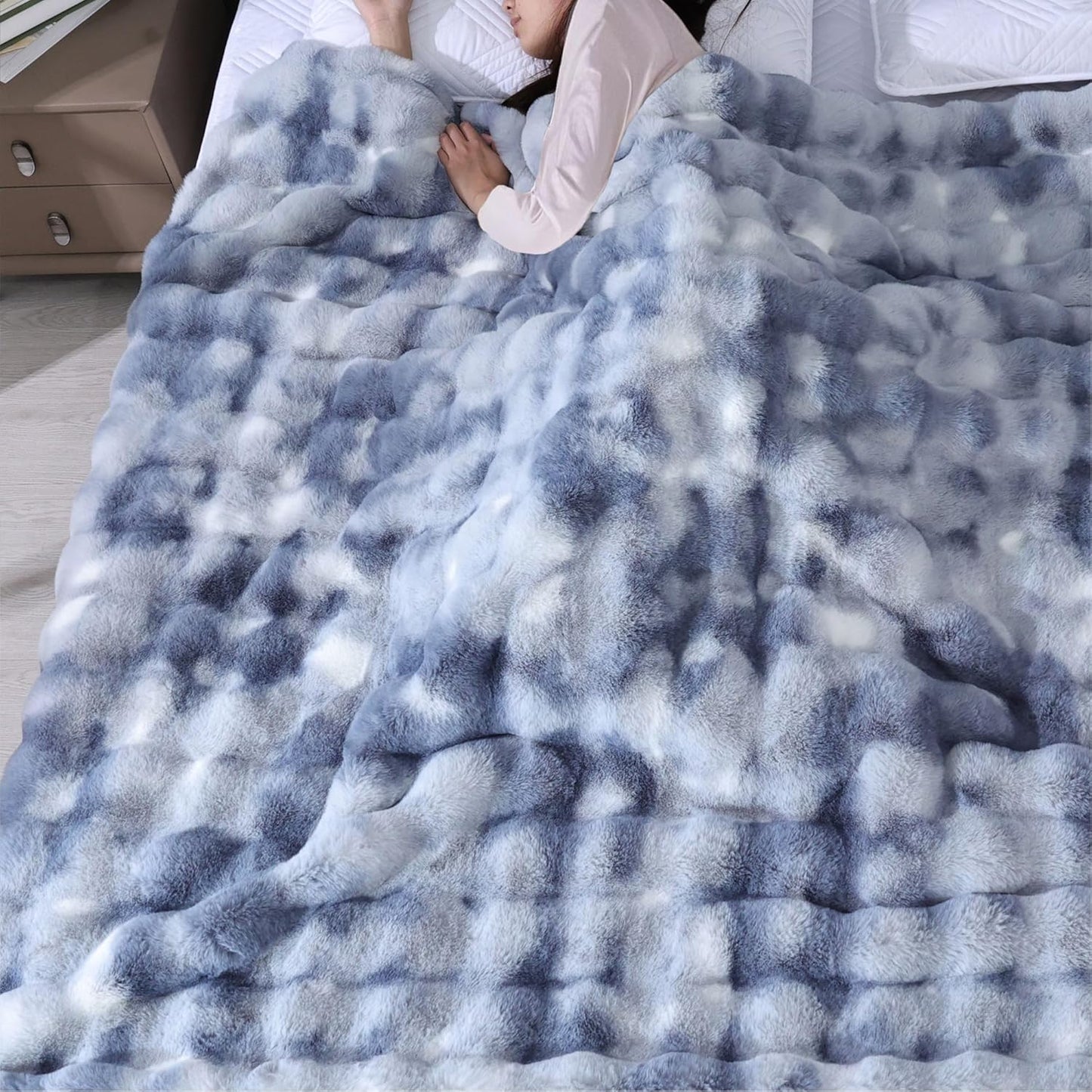 Faux Fur Soft Fluffy Tie-dye Blue Throw Blanket for Living Room Bedroom Couch 60X80 Fuzzy Bubble Thick Throw Blanket Decorative Blanket Home Decor 860 GSM