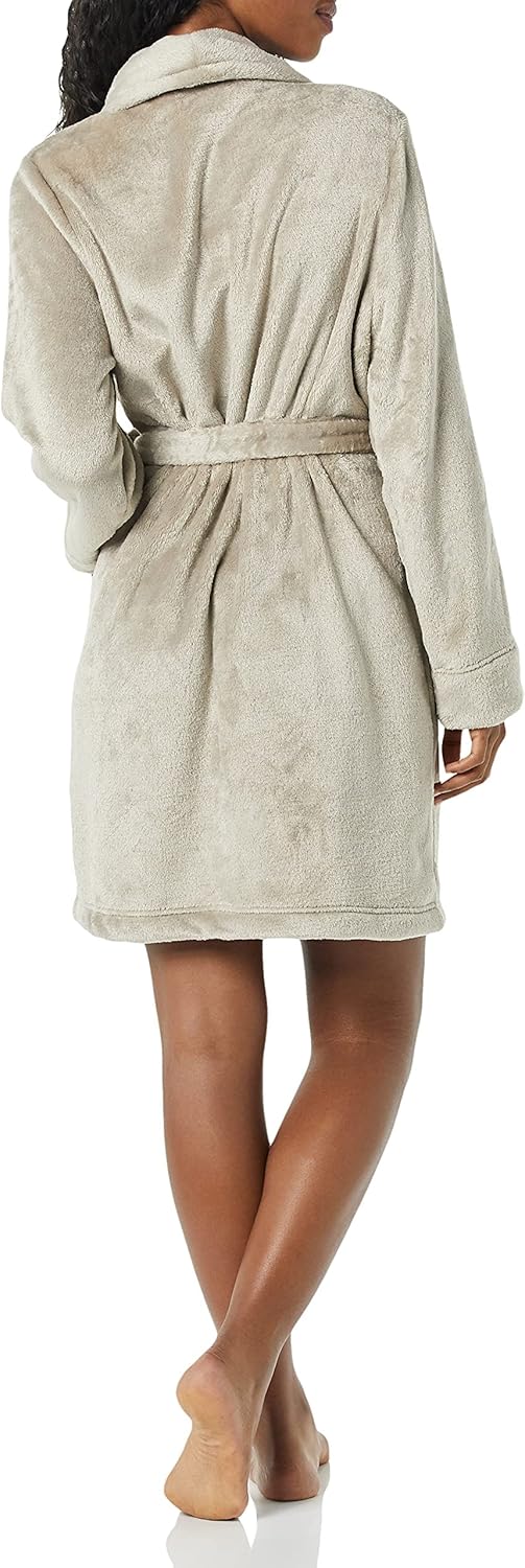 Amazon Essentials Women's Mid-Length Plush Robe (Available in Plus Size)