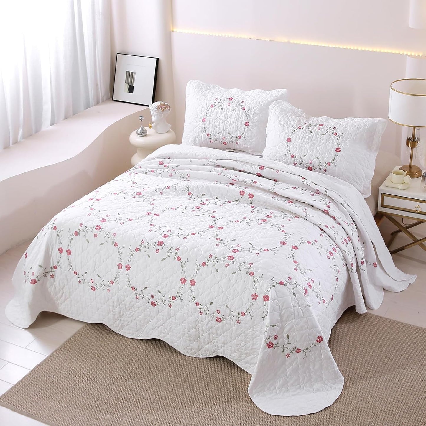 vctops 3-Piece Elegant Floral Embroidered Bedspread Coverlet Set 100% Cotton Reversible Patchwork 1 Quilt and 2 Pillow Shams Full/Queen, White