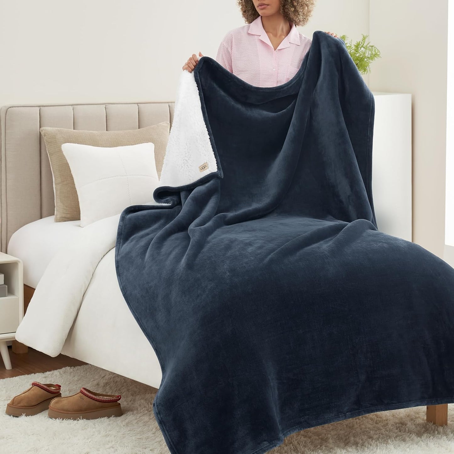 UGG Ariana Twin/Twin XL Blanket Fleece Fluffy Reversible Soft Fuzzy Bedding Plush Warm Oversized Bed Blanket Washable Bedroom Decor for Dorm Room Essential, 60-inch x 90-inch, Navy Blue