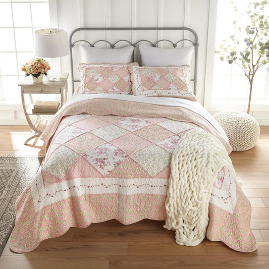 Donna Sharp King Bedding Set - 3 Piece - Strawberry Garden Quilt Set with Quilt and Two Pillow Shams - Machine Washable - Patchwork Design
