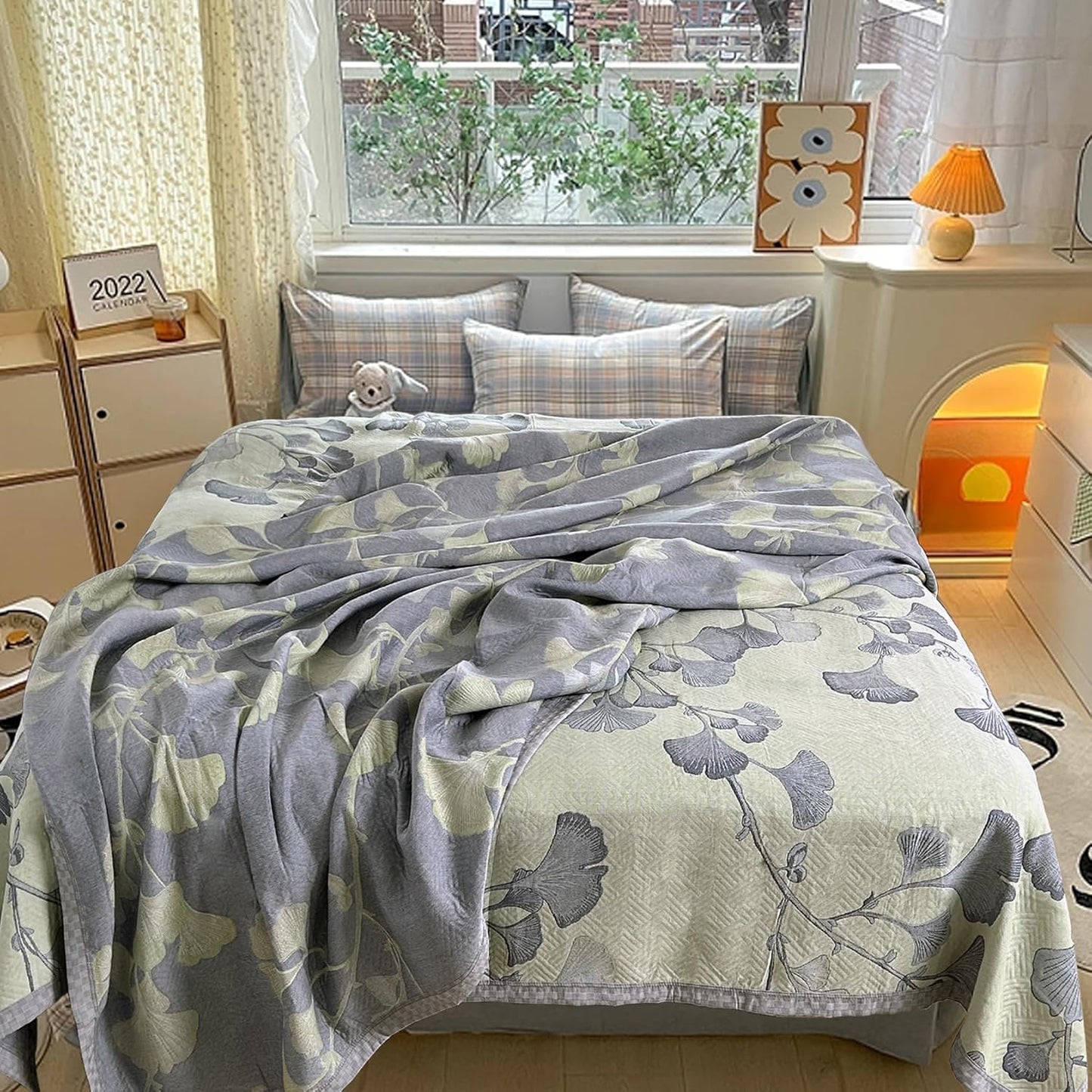 Ginkgo Leaf Quilt Queen Size Green Gray Reversible Cotton Bedspread Coverlet for All Seasons Lightweight Muslin Quilt Throw Blanket for Bed, Couch(Queen)