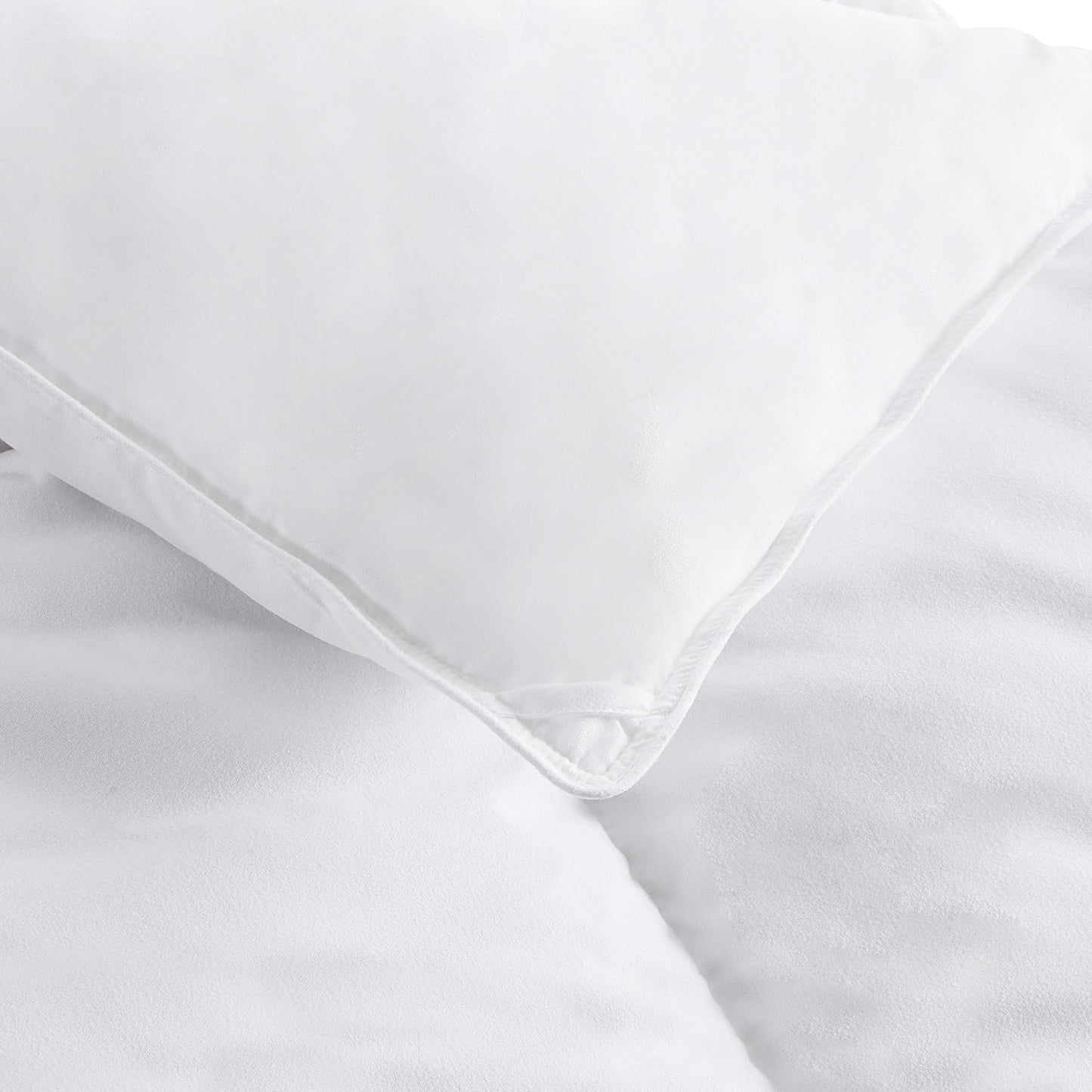 Amazon Basics White Down Alternative Comforter and Duvet Insert with Corner Tabs (Full/Queen, Light)